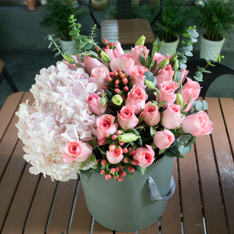 抱抱桶礼盒鲜花速递红粉玫瑰绣球上海同城深圳重庆天津生日送花店