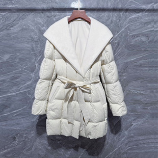 大翻领连帽90白鹅绒外套欧洲站冬季亲肤保暖羊毛拼接提花羽绒服女