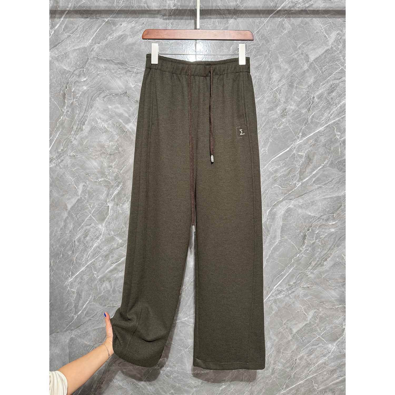 加绒加厚休闲裤女冬季新款口袋刺绣松紧腰抽绳宽松显瘦直筒阔腿裤