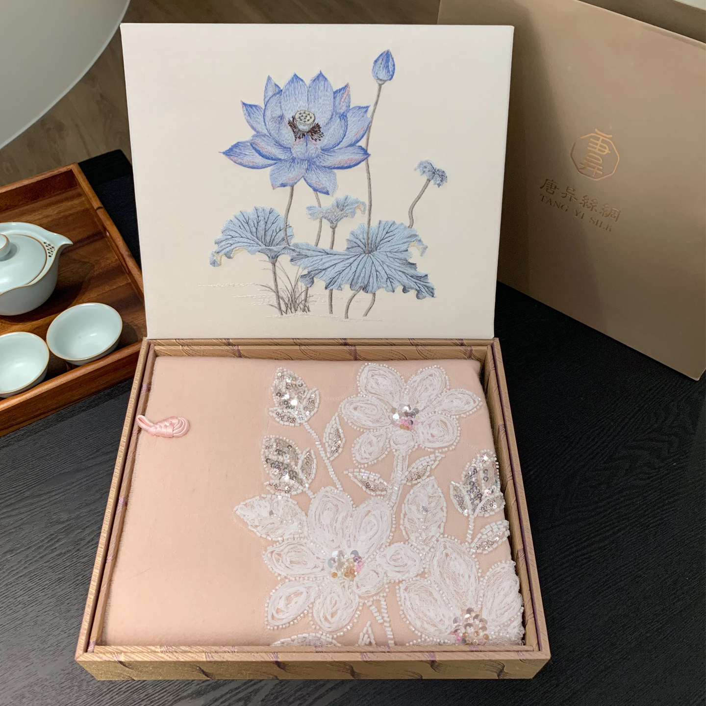 春节国庆送礼妈妈婆婆领导新品清欢玉蕊羊毛刺绣围巾披肩礼盒包装