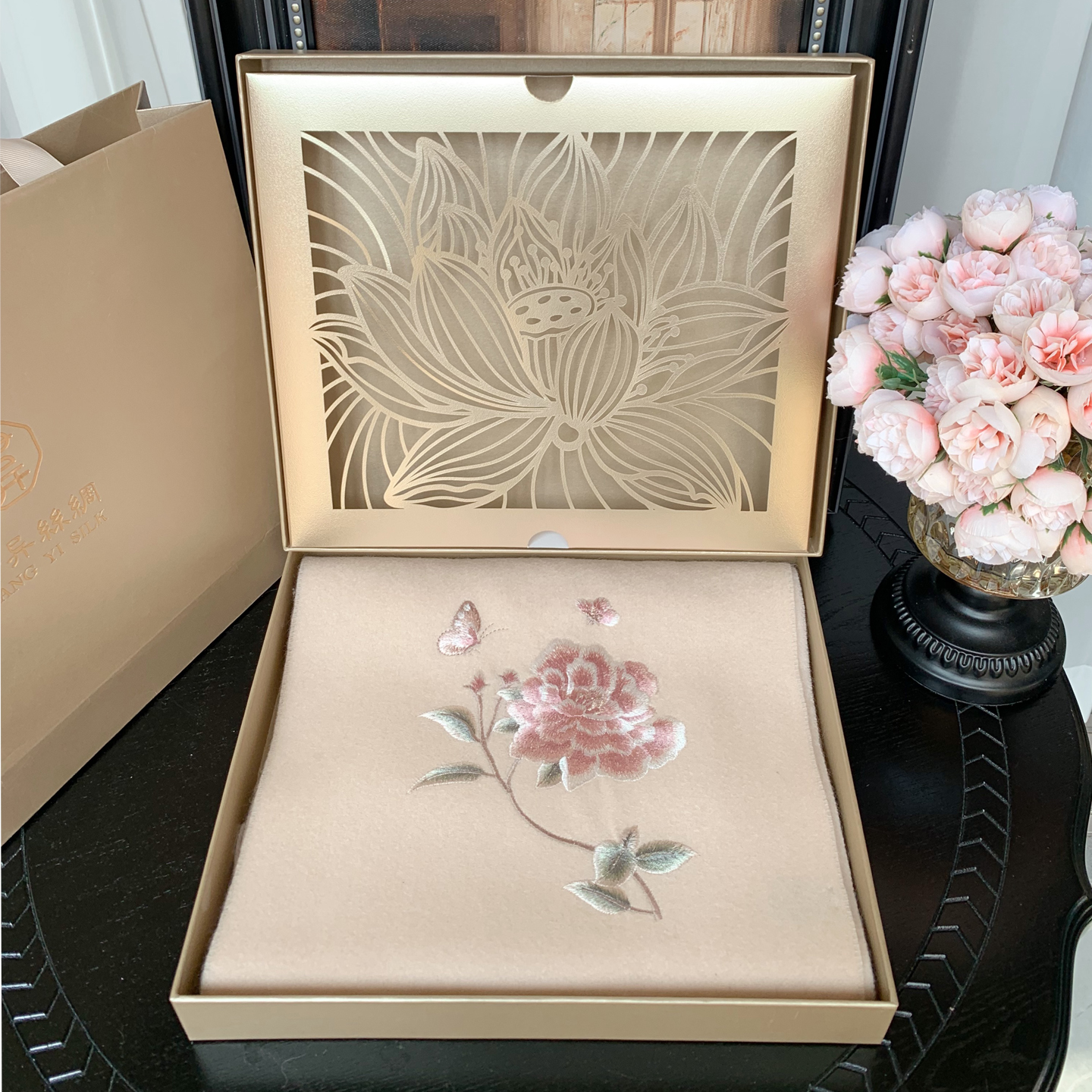 纯羊毛围巾牡丹引蝶冬季生日礼物送妈妈婆婆礼盒包装代写贺卡