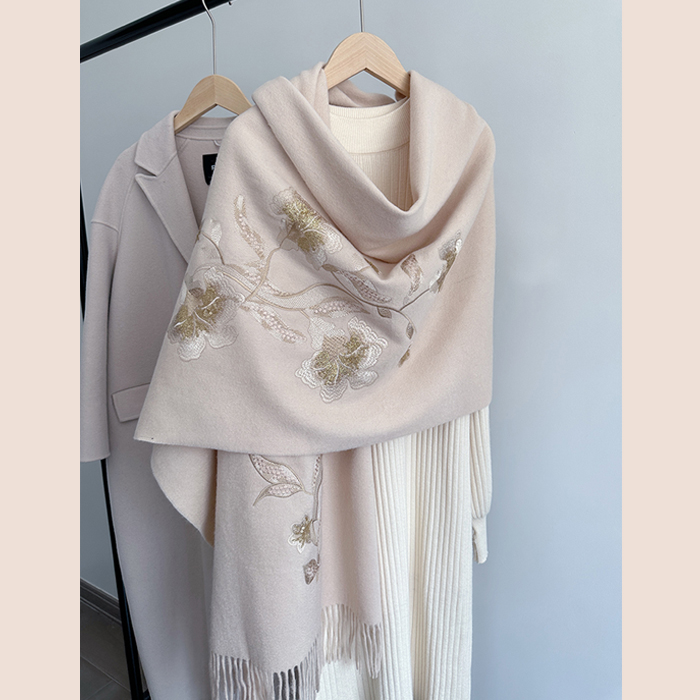 纯羊毛刺绣围巾流光溢彩披肩冬季生日礼物新年礼物送妈妈婆婆礼盒