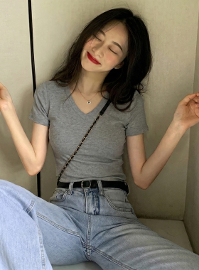 灰色正肩V领短袖t恤女夏季2026新款螺纹针织修身显瘦紧身气质上衣