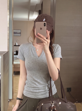 修身灰色V领短袖t恤女夏2026新款螺纹设计感小众正肩显瘦气质上衣
