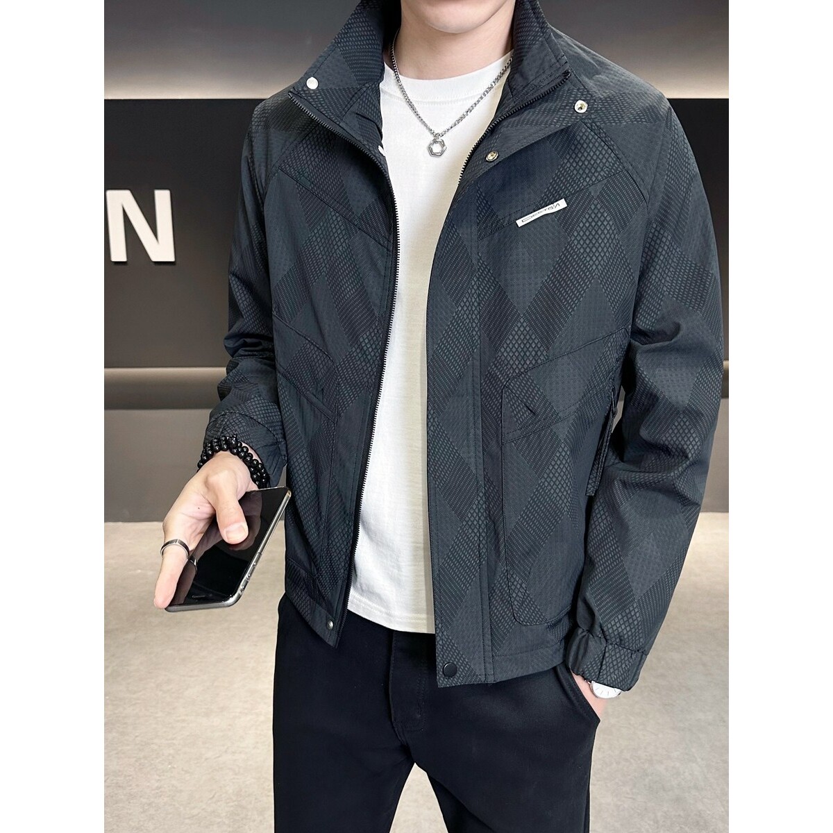 立领外套男士高端格子春装2026新款潮牌薄款工装夹克飞行员棒球服
