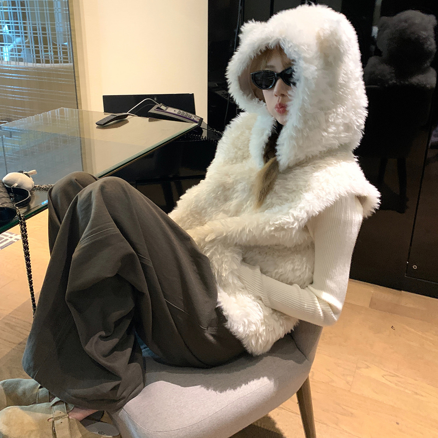 小熊耳朵马甲连帽毛毛外套女2025冬季新款羊羔毛绒马夹坎肩背心