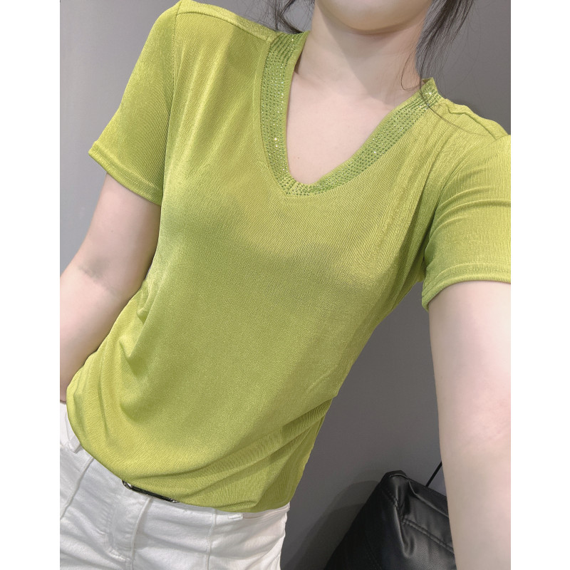 独特别致V领短袖T恤女设计感