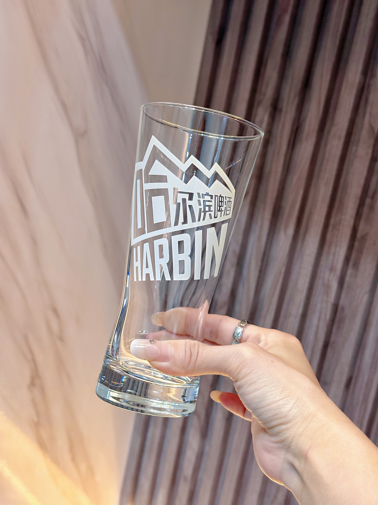 哈尔滨原装原厂啤酒杯拉格透明玻璃酒杯酒吧家用商用收腰水饮品杯