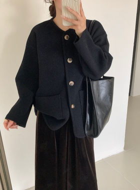 简约绒感侧开叉厚实达大外套