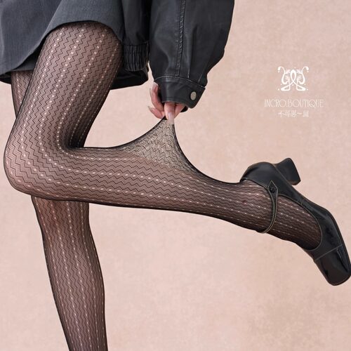 不可思一间复古菱格镂空无缝黑丝