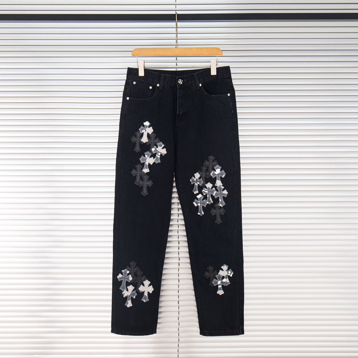 宽松的版型男装休闲裤潮流裤子梵文十字架拼皮牛仔裤宽松直筒潮裤