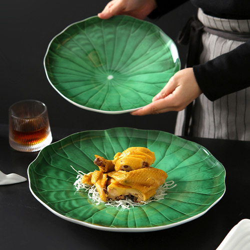 青色荷叶盘创意中餐装盘