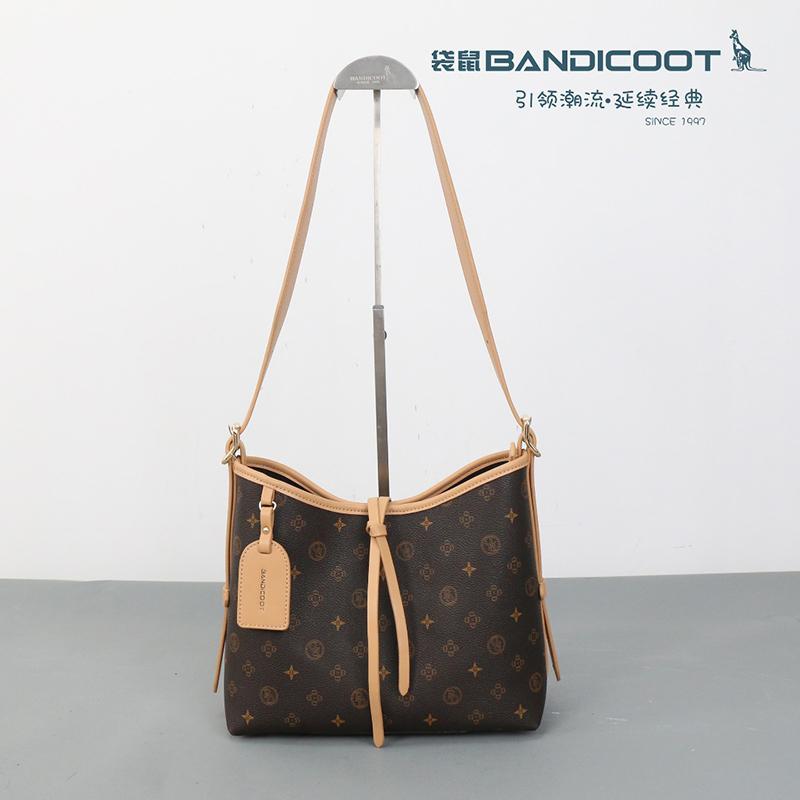 袋鼠新款大容量水桶包时尚轻奢