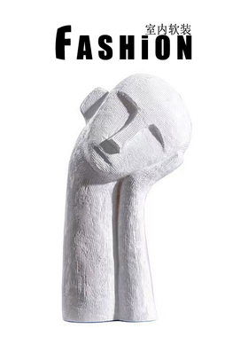 家居现代轻奢软装样板房间客厅歪头人物抽象人像家具摆件