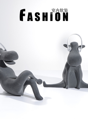 卡通长颈鹿动物摆件简约现代植绒树脂玩偶样板房电视柜墙柜装饰品