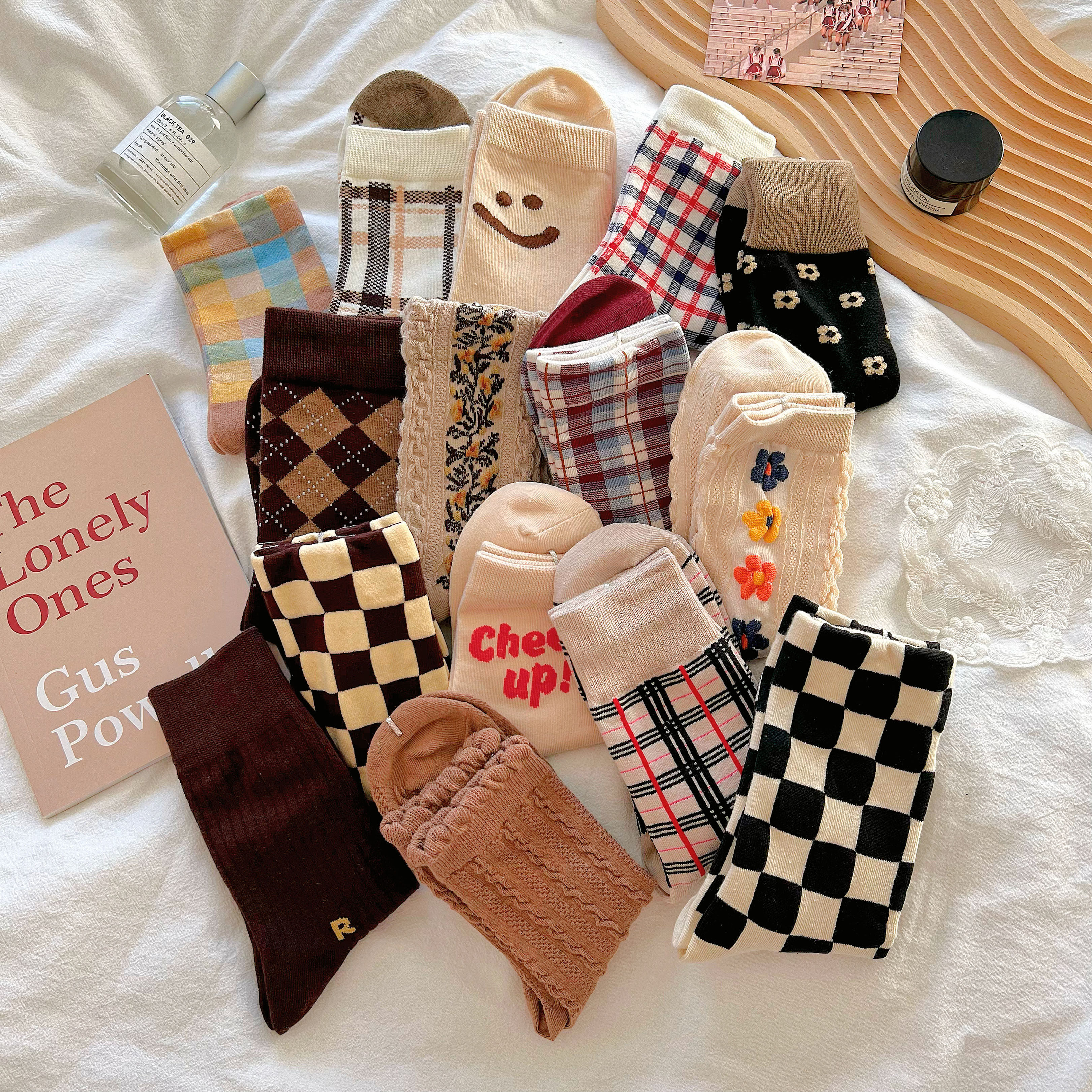 卡其色袜子女ins潮中筒袜春秋日系可爱卡通复古韩版学生秋冬长袜