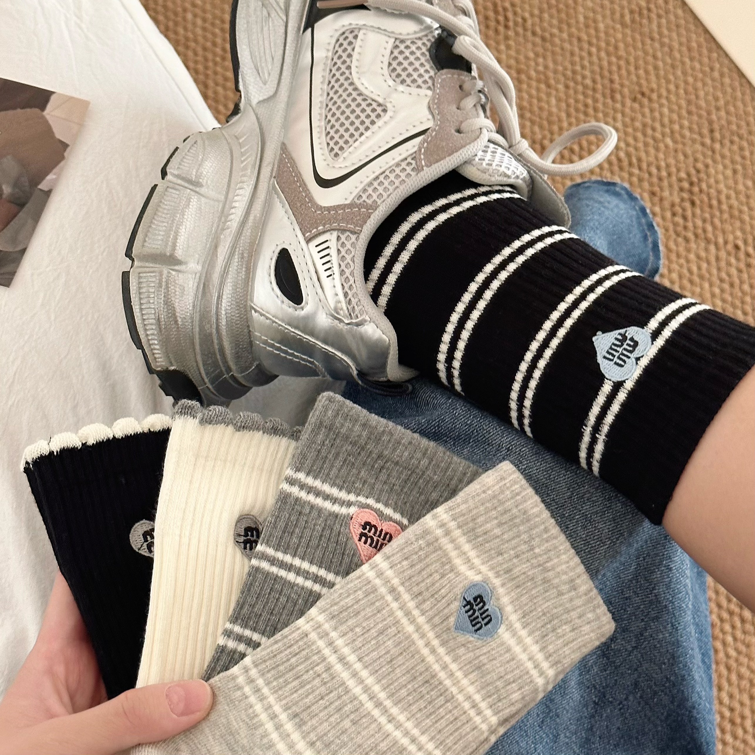 条纹百搭miu系袜子女纯棉中筒袜ins简约百搭长筒袜刺绣字母小香风