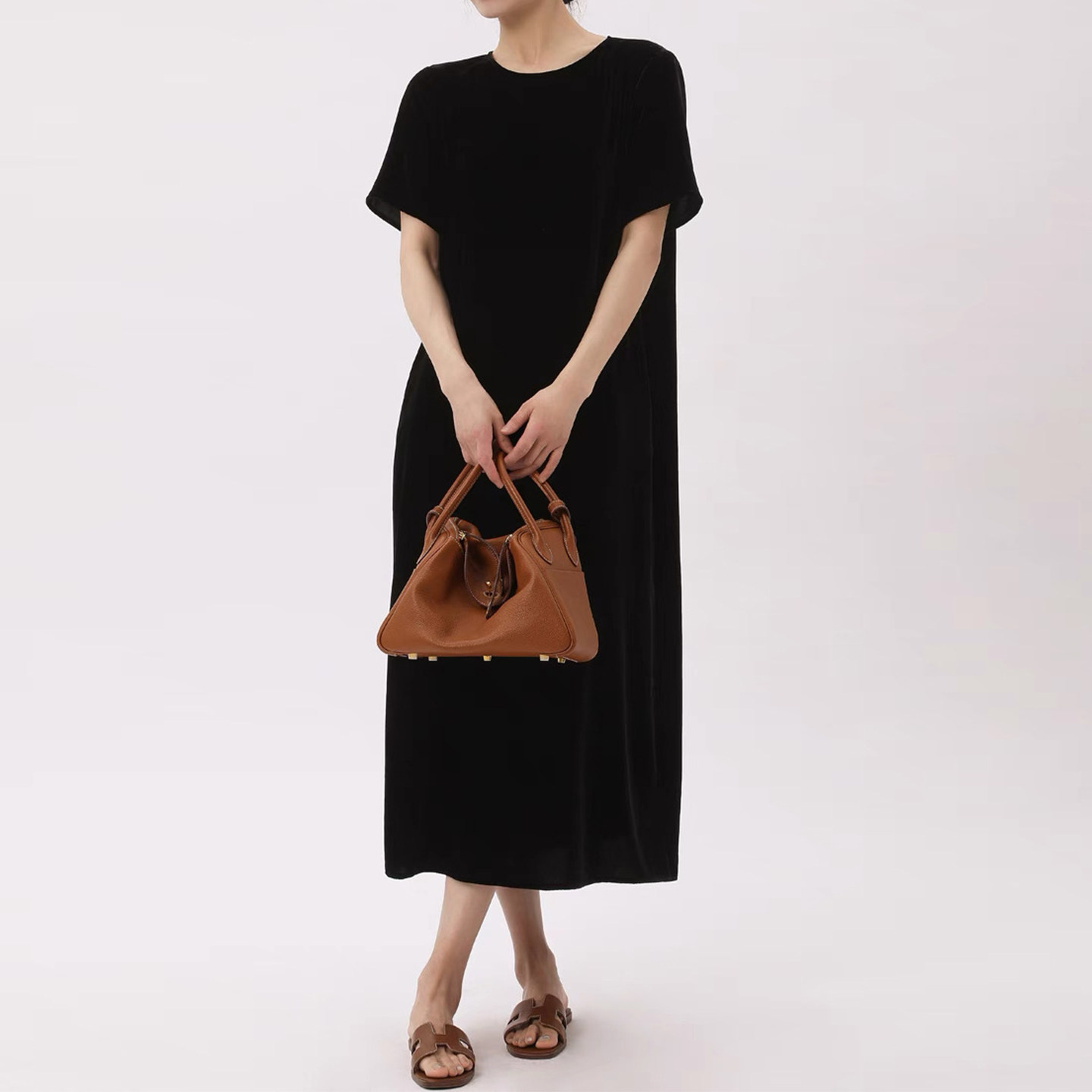 黑色丝绒连衣裙夏季短袖女大码洋气减龄宽松遮肉有口袋高级感长裙