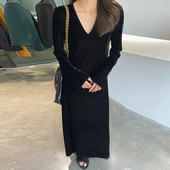 高级感小黑裙气质显瘦大码 V领丝绒连衣裙秋冬女新款 法式 黑色长裙