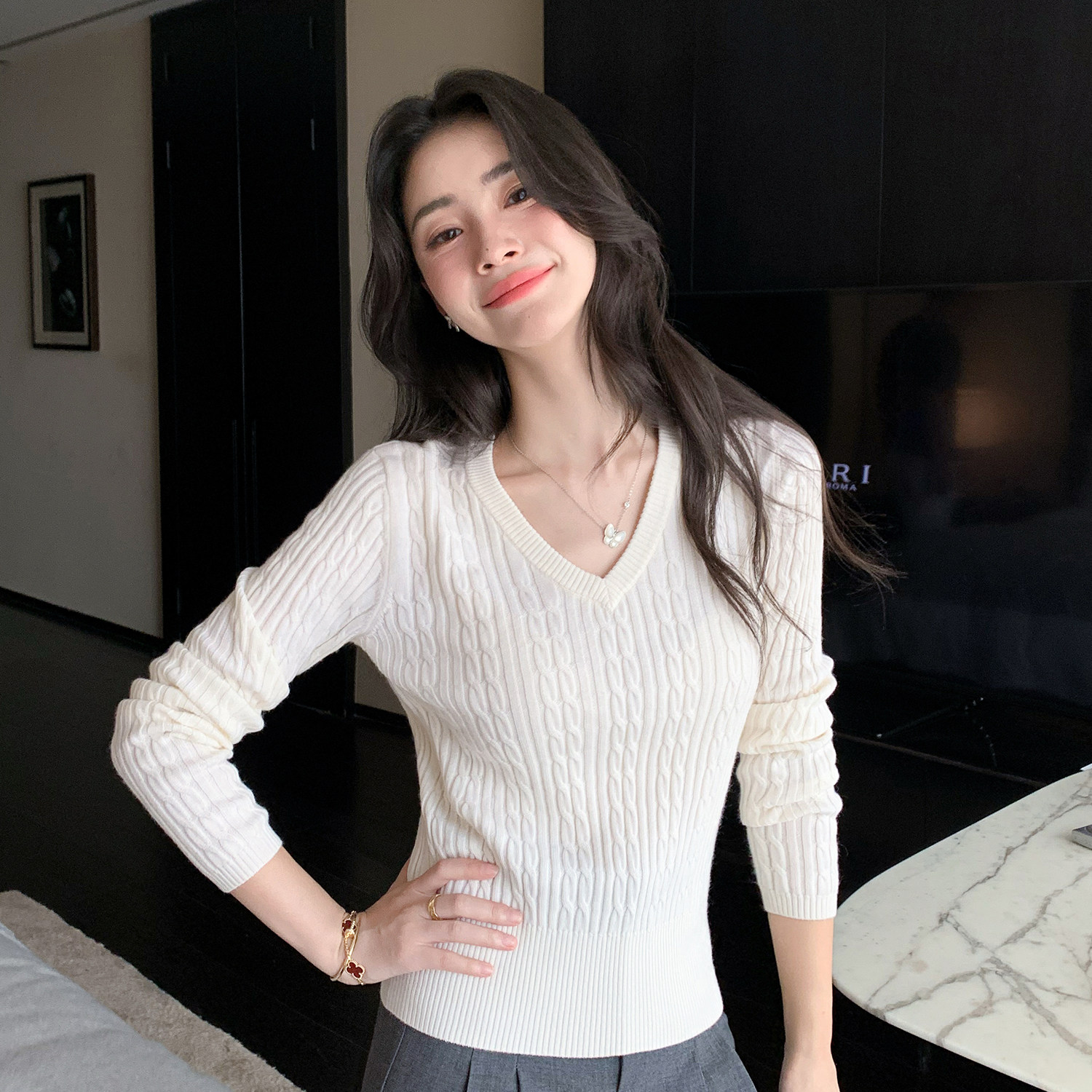 精仿一线成衣纯羊毛V领麻花针织衫女长袖修身显瘦打底衫套头毛衣