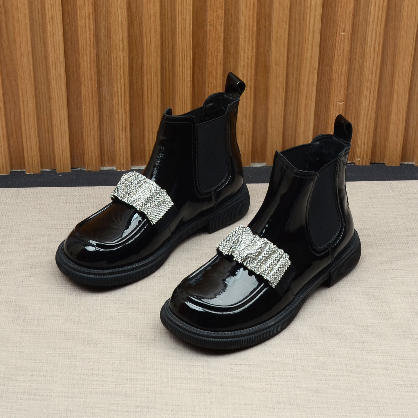 小赵家 断码福利漆皮短靴休闲平底低跟圆头水钻马丁靴春秋女靴潮,女鞋,马丁靴,淘宝优惠券,粉丝福利购,淘宝优惠卷