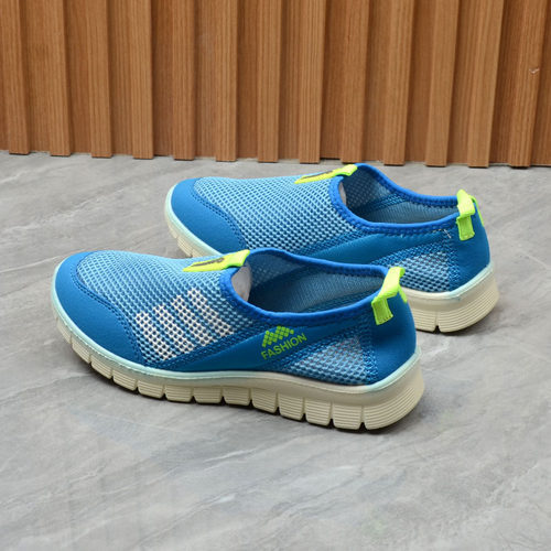 宫内轻便网鞋健步透气断码女单鞋