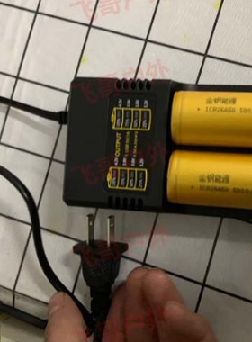 3.7v-4.2V充电器锂电池双槽强光手电18650 26650