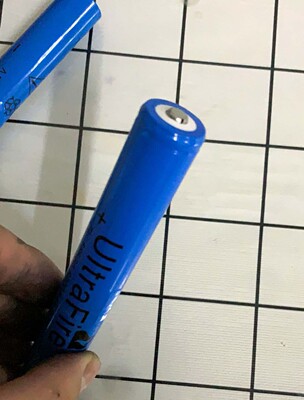 促销两节装并联3.7V18650可充电锂电池6800mAh强光手电筒电池