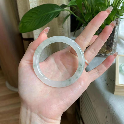 翠竹｜天然玉镯少女天山翠细圆条手镯年轻款美人条翡翠色冰种飘花