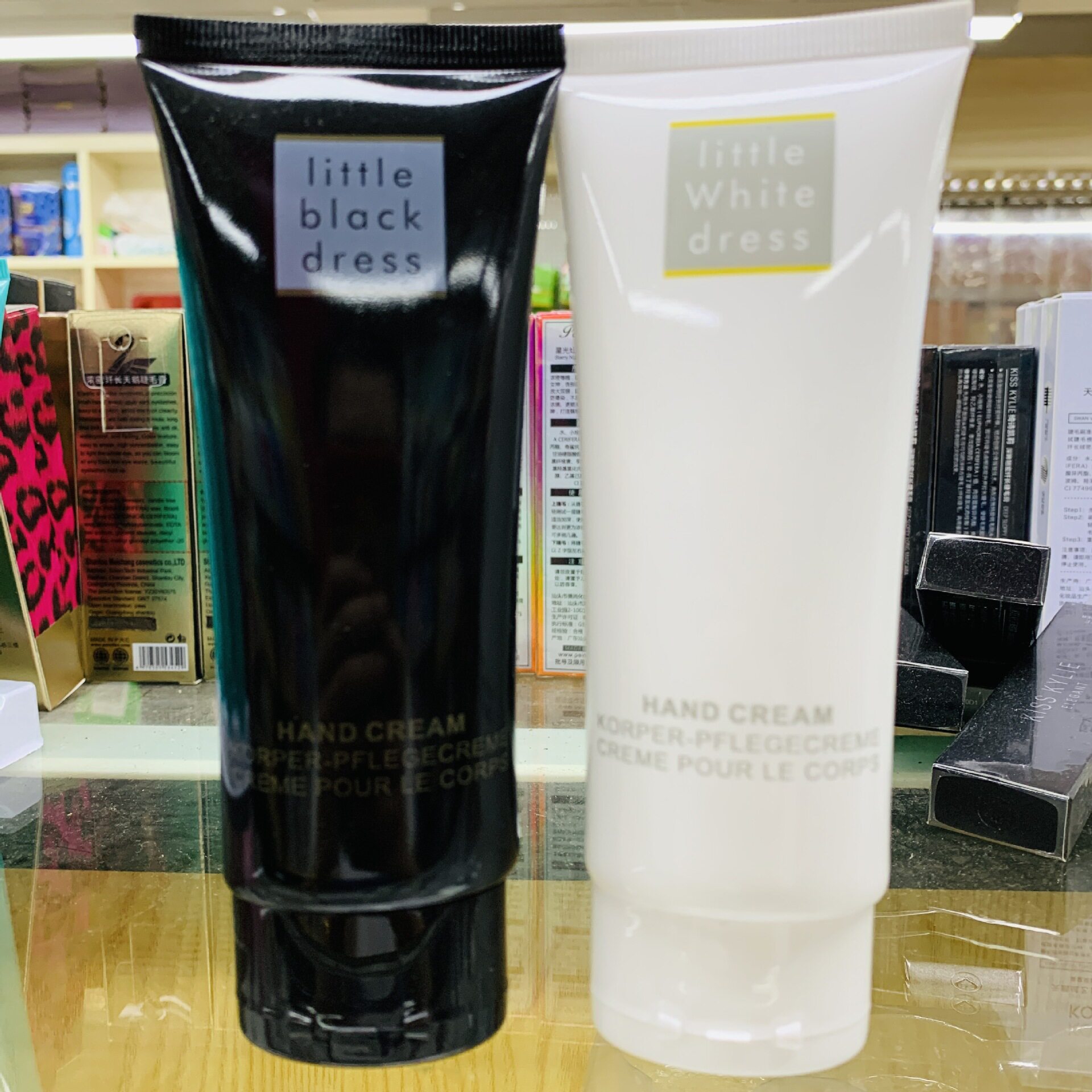 韩萃 小黑裙精油护手霜 小白裙精油护手霜 秋冬滋润学生女护手