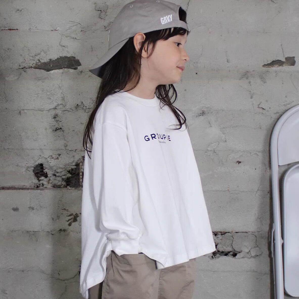 日本代购 童装 GROOVY COLORS 纯棉宽版字母宽松圆弧下摆长袖T恤