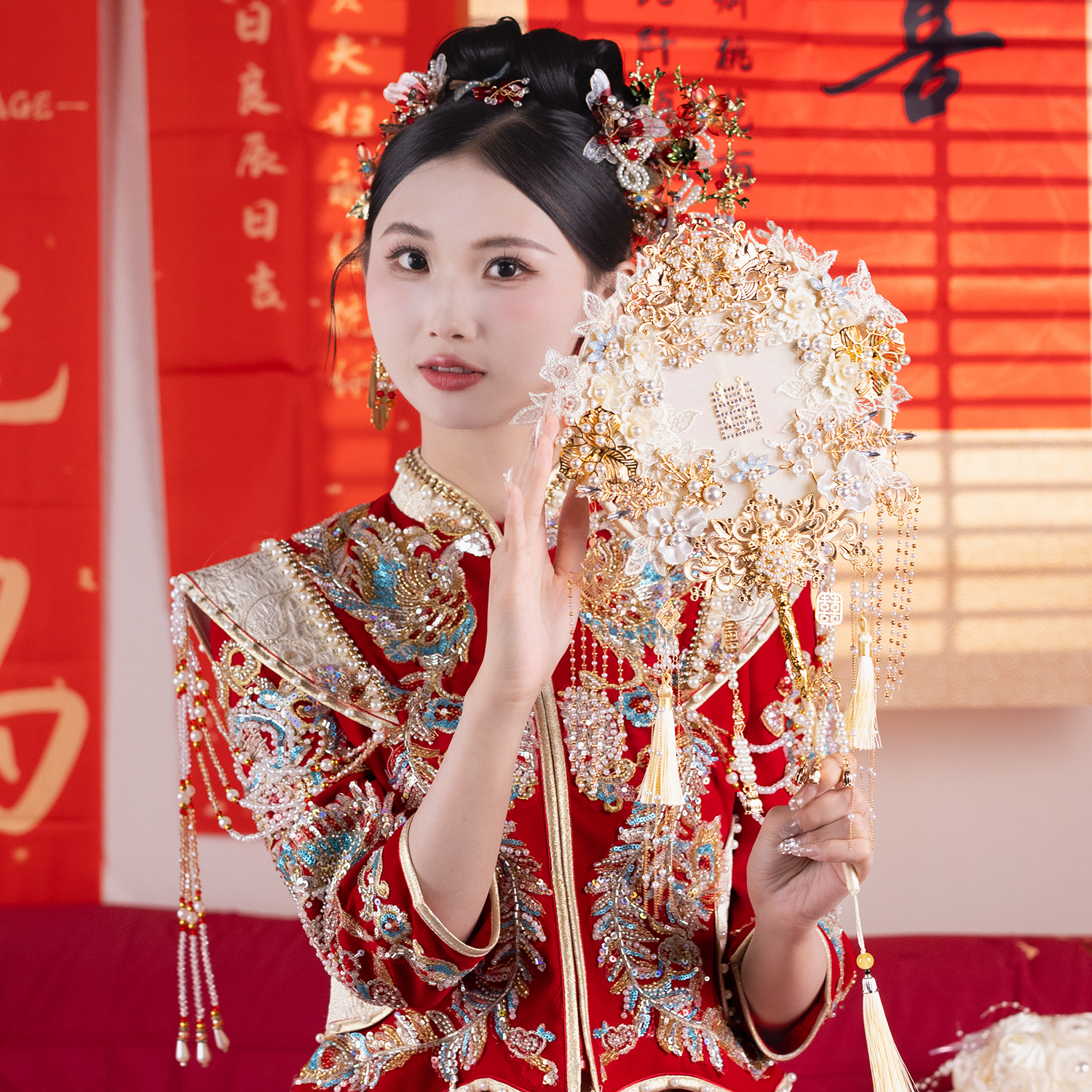 中式婚礼团扇新娘刺绣手捧扇出嫁秀禾服喜扇高端定制闺蜜结婚礼物