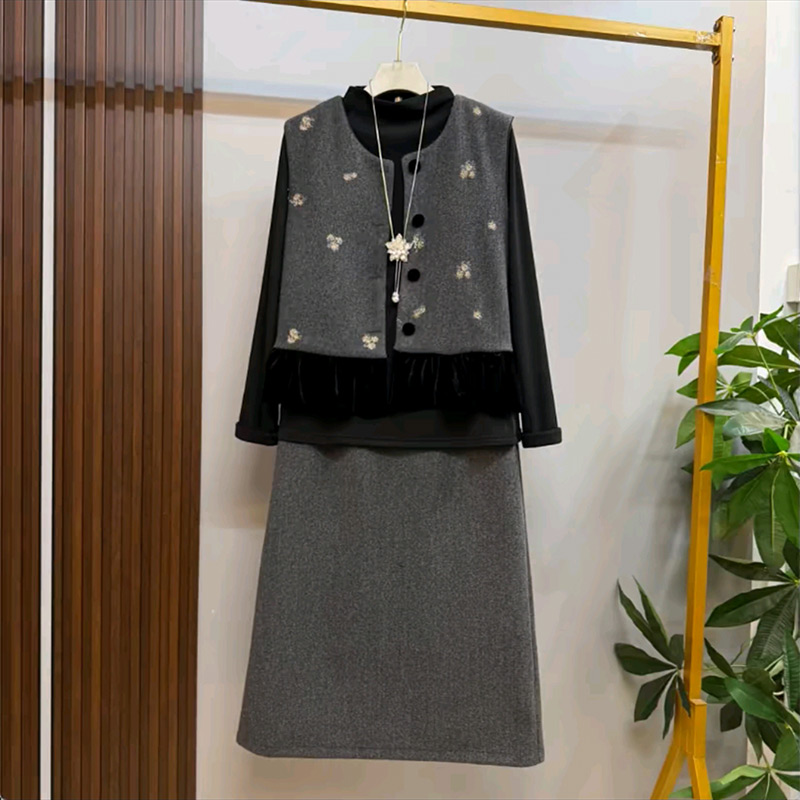 刺绣拼接马甲半裙打底套装