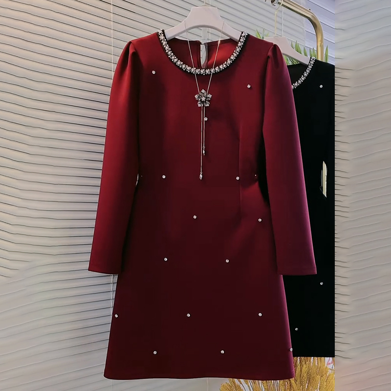 洋气时尚减龄重工亮钻长袖连衣裙