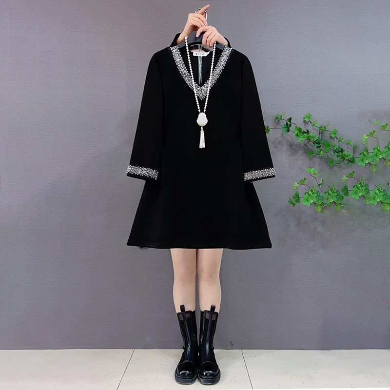 胖妹妹大码女装春季2026新款重工V领钉珠简约设计中长款T恤显瘦衫,女装/女士精品,大码内搭,淘宝优惠券,粉丝福利购,淘宝优惠卷