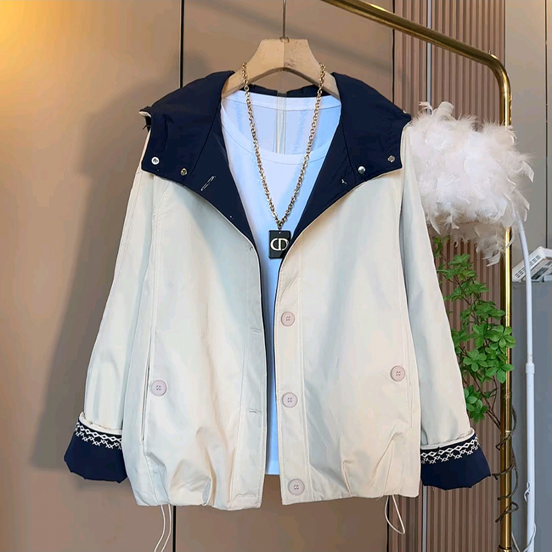 洋气刺绣拼色袖加棉冲锋衣外套新