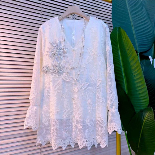 亮钻立体花朵V领拼接小衫