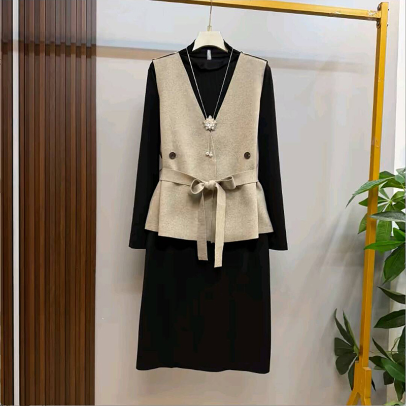 轻奢设计师款马甲打底裙两件套新