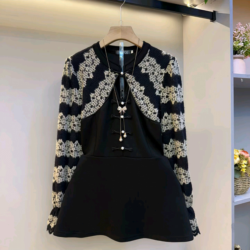 新款洋气减龄拼接蕾丝盘扣女人衫