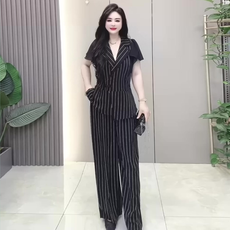 时尚竖条西装领设计简约两件套