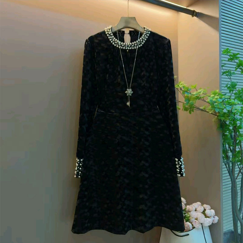 冬季新款重工钉珠显瘦连衣裙