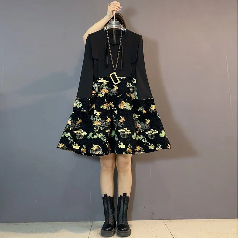 胖MM显瘦拼接碎花连衣裙2025新款盘扣流苏裙子大码女装宽松织花裙