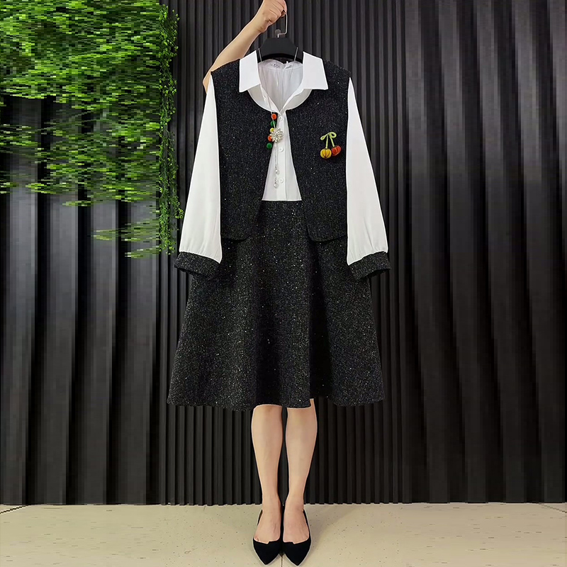 拼接翻领连衣裙大码女装彩扣马甲