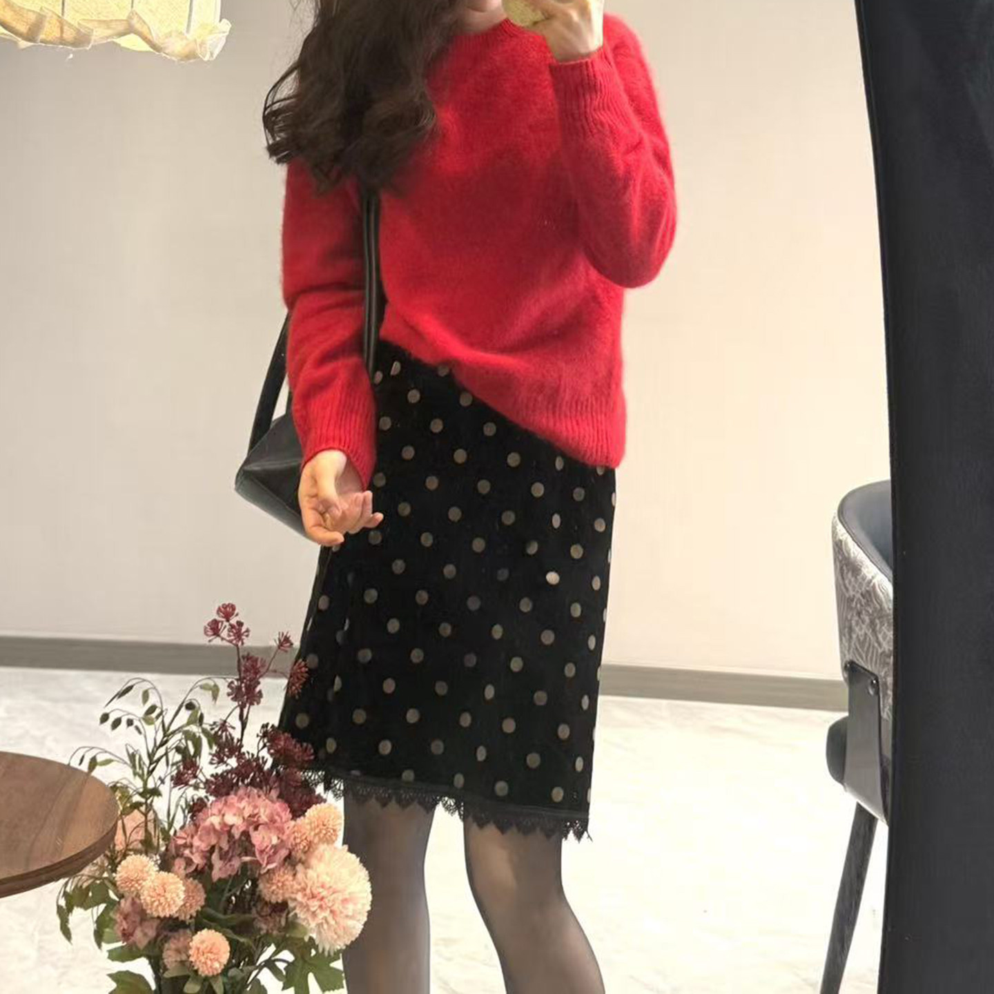 韩系黑色波点半身裙女2025冬季新款蕾丝拼接设计时尚气质减龄中裙