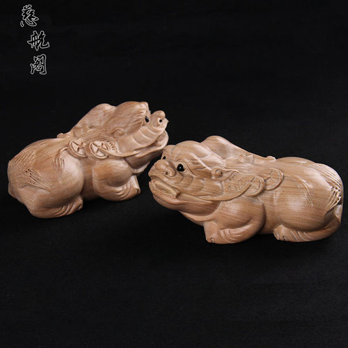 桃木貔貅摆件原色身披钱串无漆