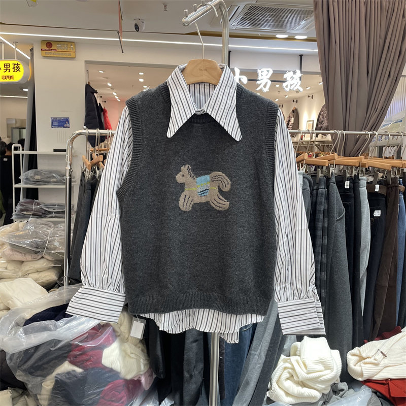 欧洲站2025冬季韩版卡通图案针织马甲背心+条纹衬衫两件套女67015