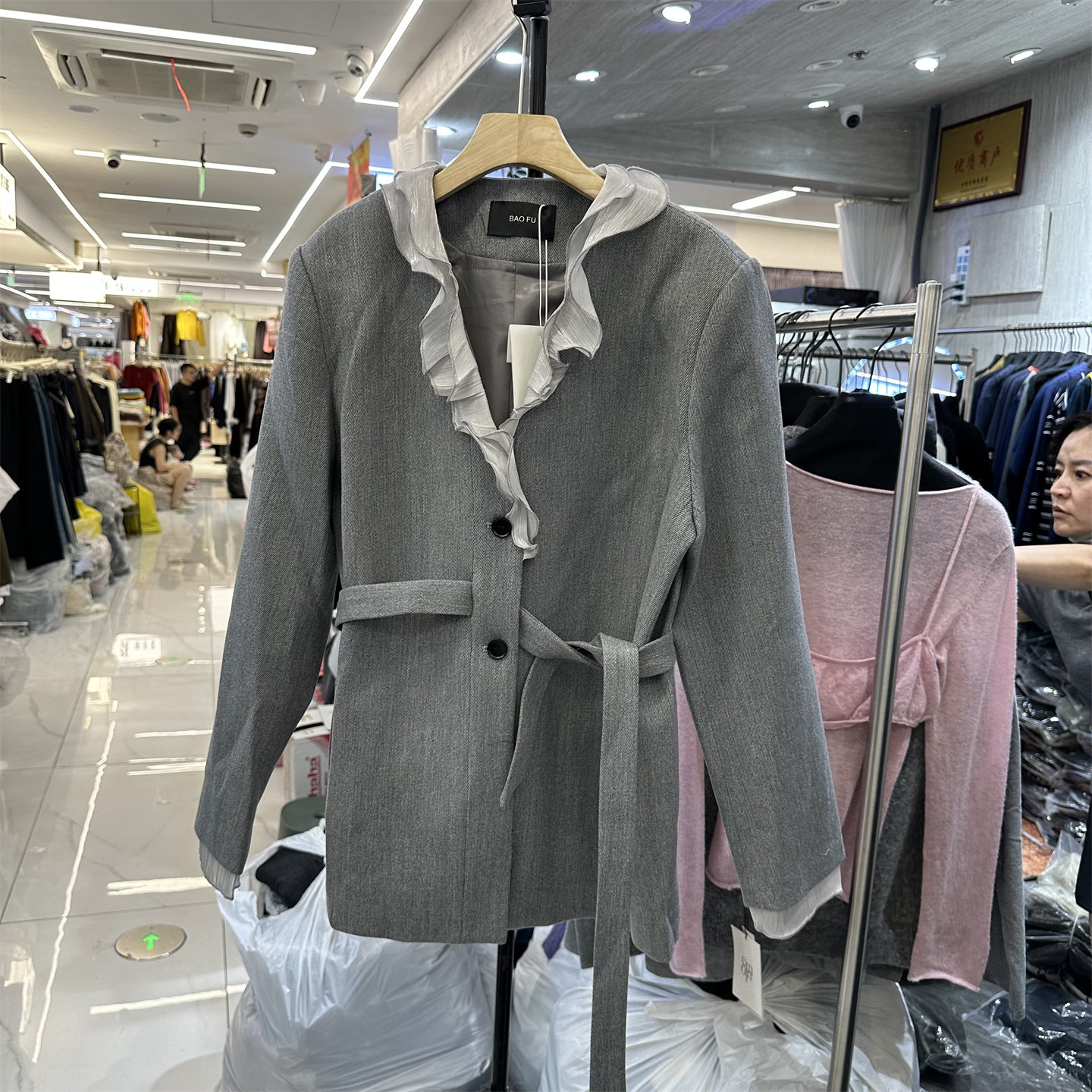 欧洲站2025秋冬季气质名媛灰色西装外套女拼接荷叶边V领休闲西服