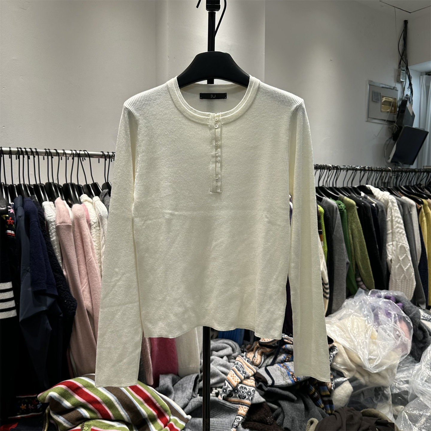 韩系2025秋IU新款时尚圆领长袖羊毛针织衫女修身显瘦百搭打底上衣