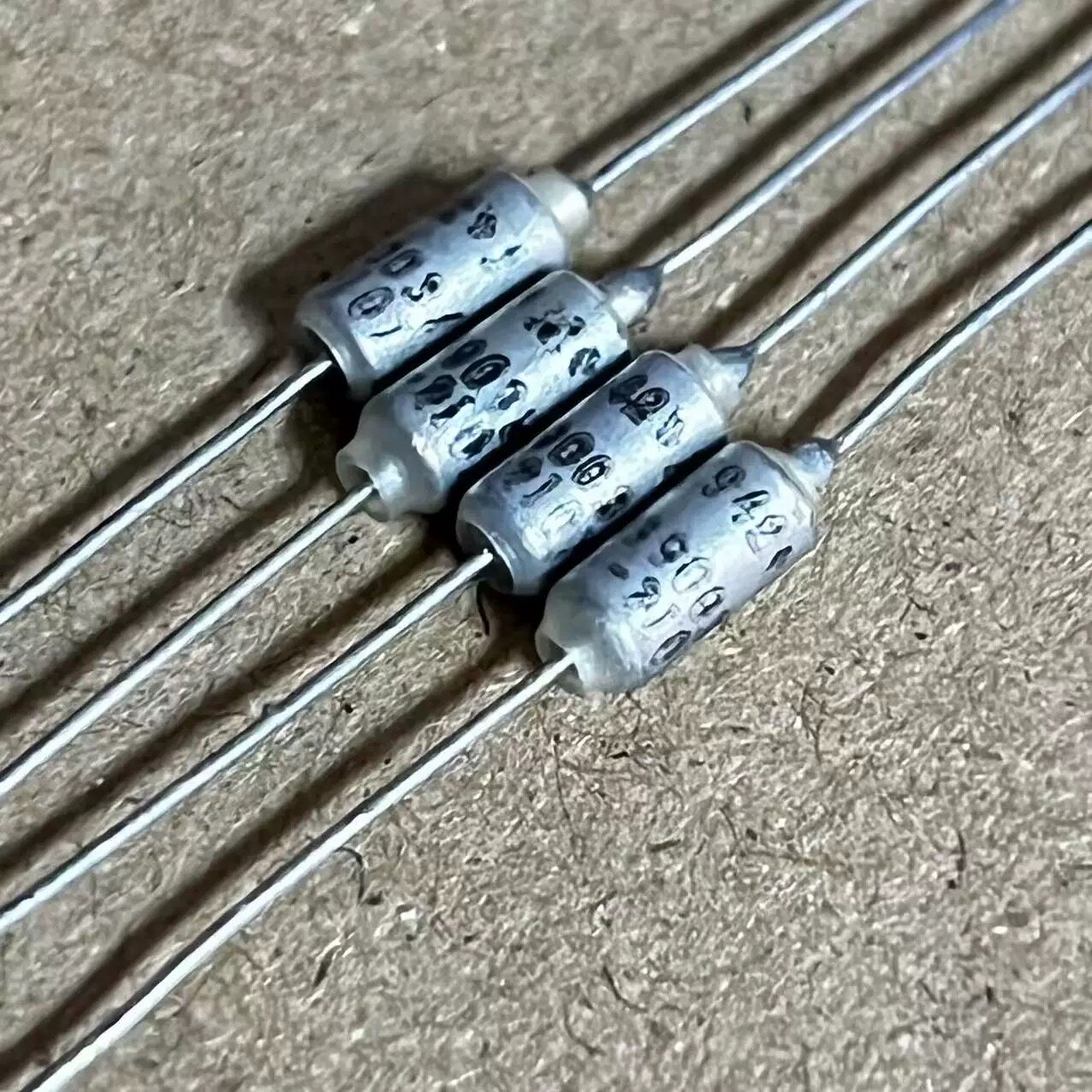 0.33UF35V发烧音频钽电解电容