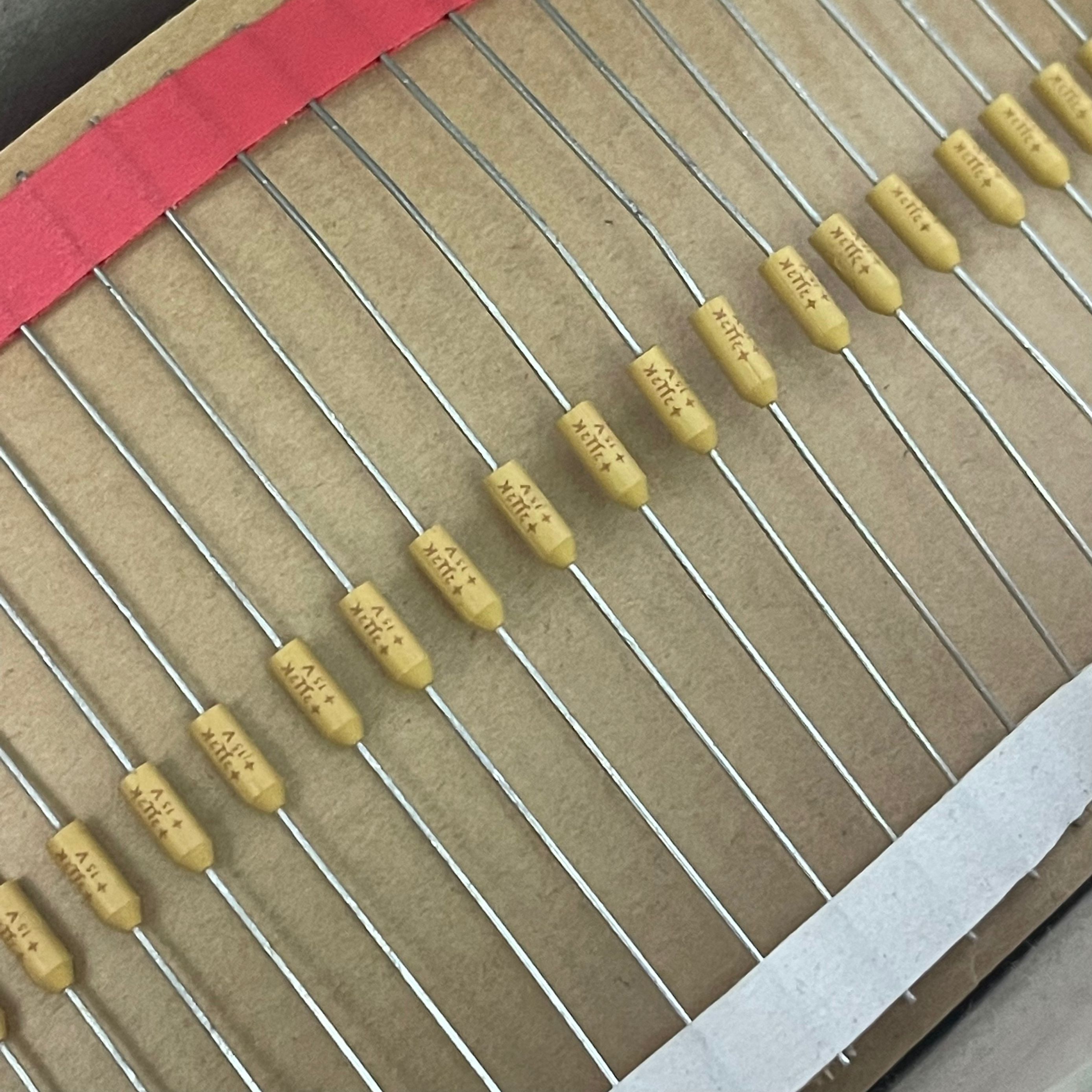 美国AVX TARQ225K015  2.2UF 15V 轴向发烧钽电解电容